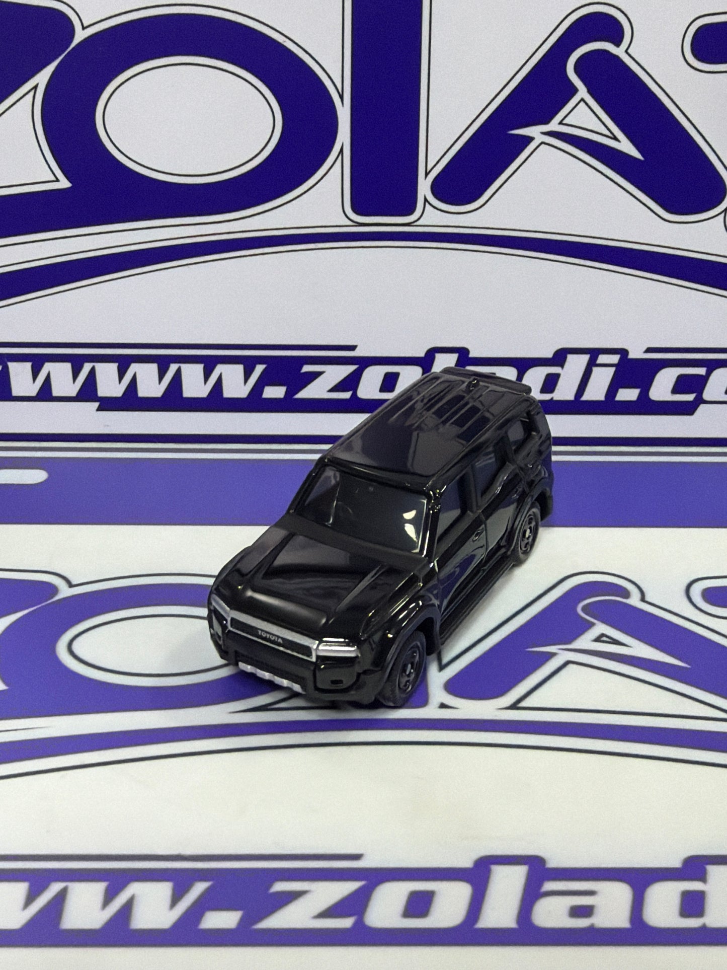 17 TOYOTA LAND CRUISER 250 TOMICA