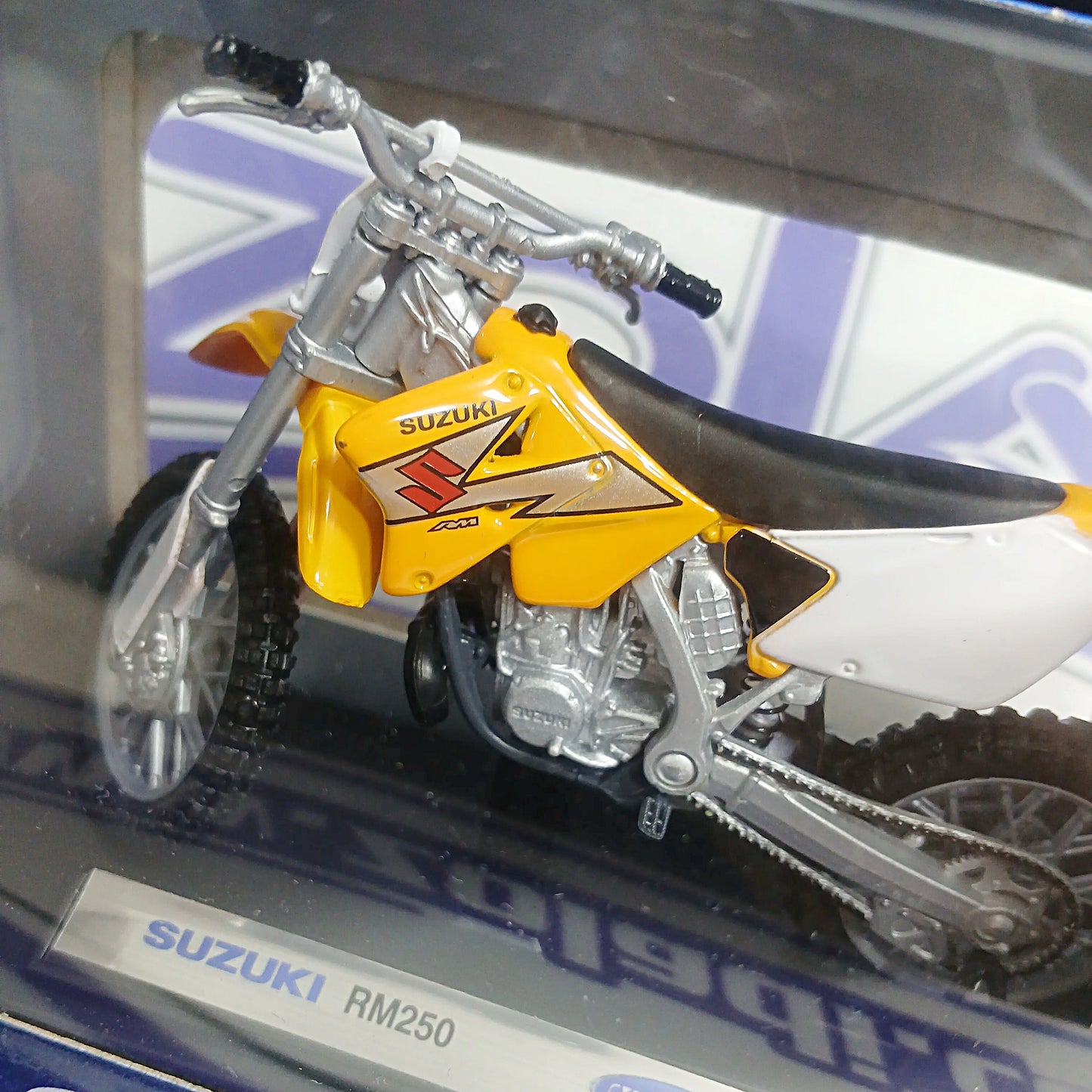12801 SUZUKI RM250 1/18
