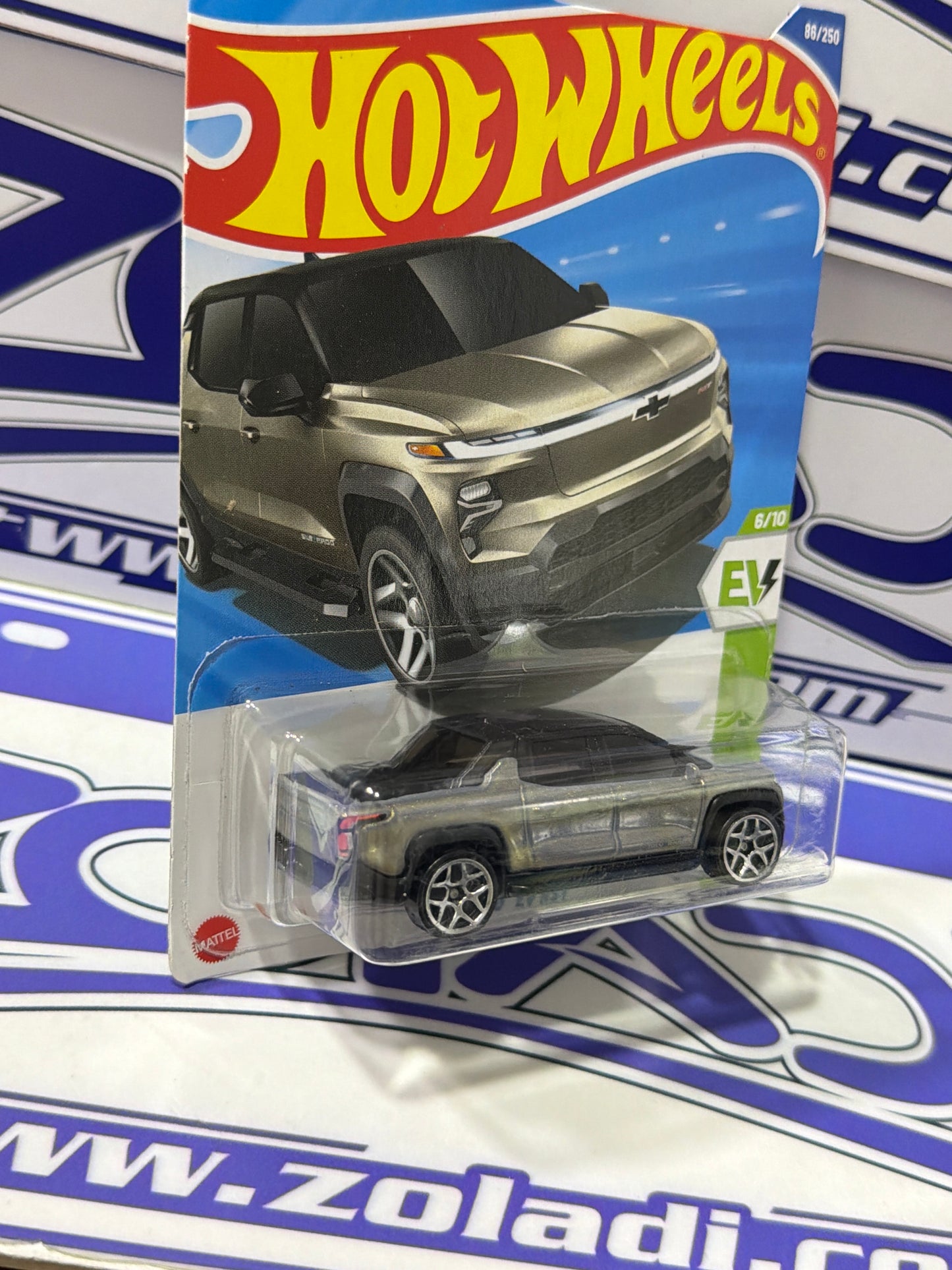 HYY28 SILVERADO EV RST