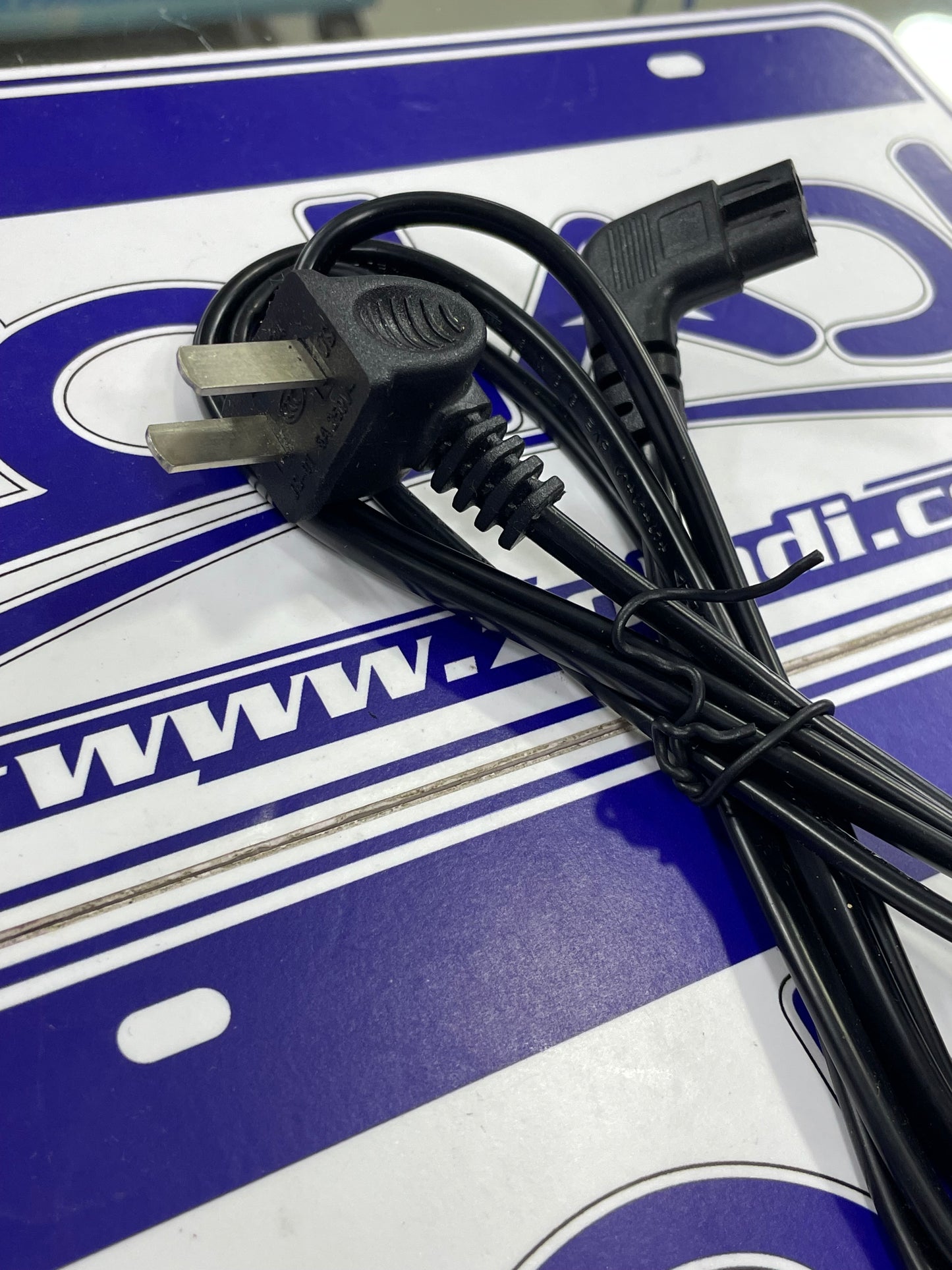 ADAPTADOR DE PODER TIPO 8