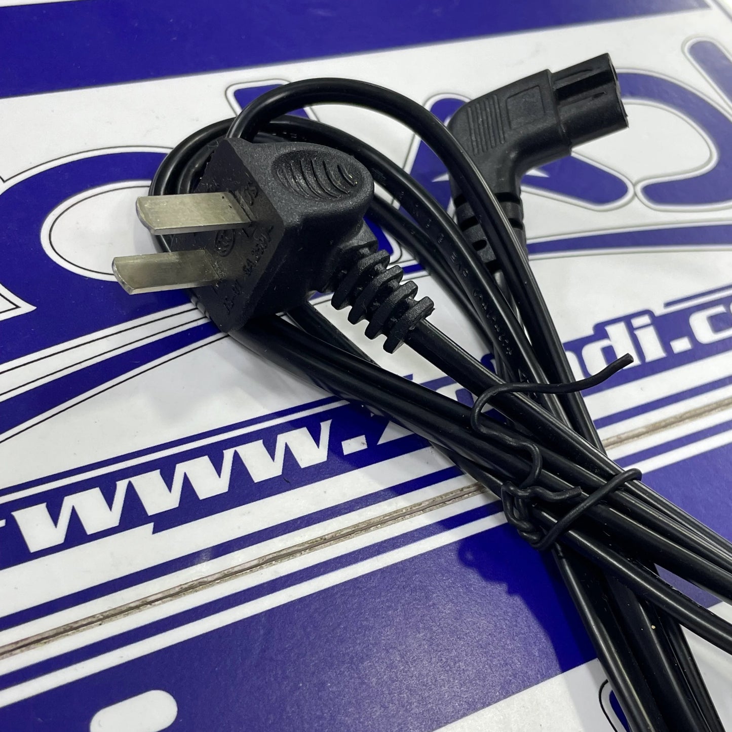 Paruro ADAPTADOR DE PODER TIPO 8 tienda Zoladi