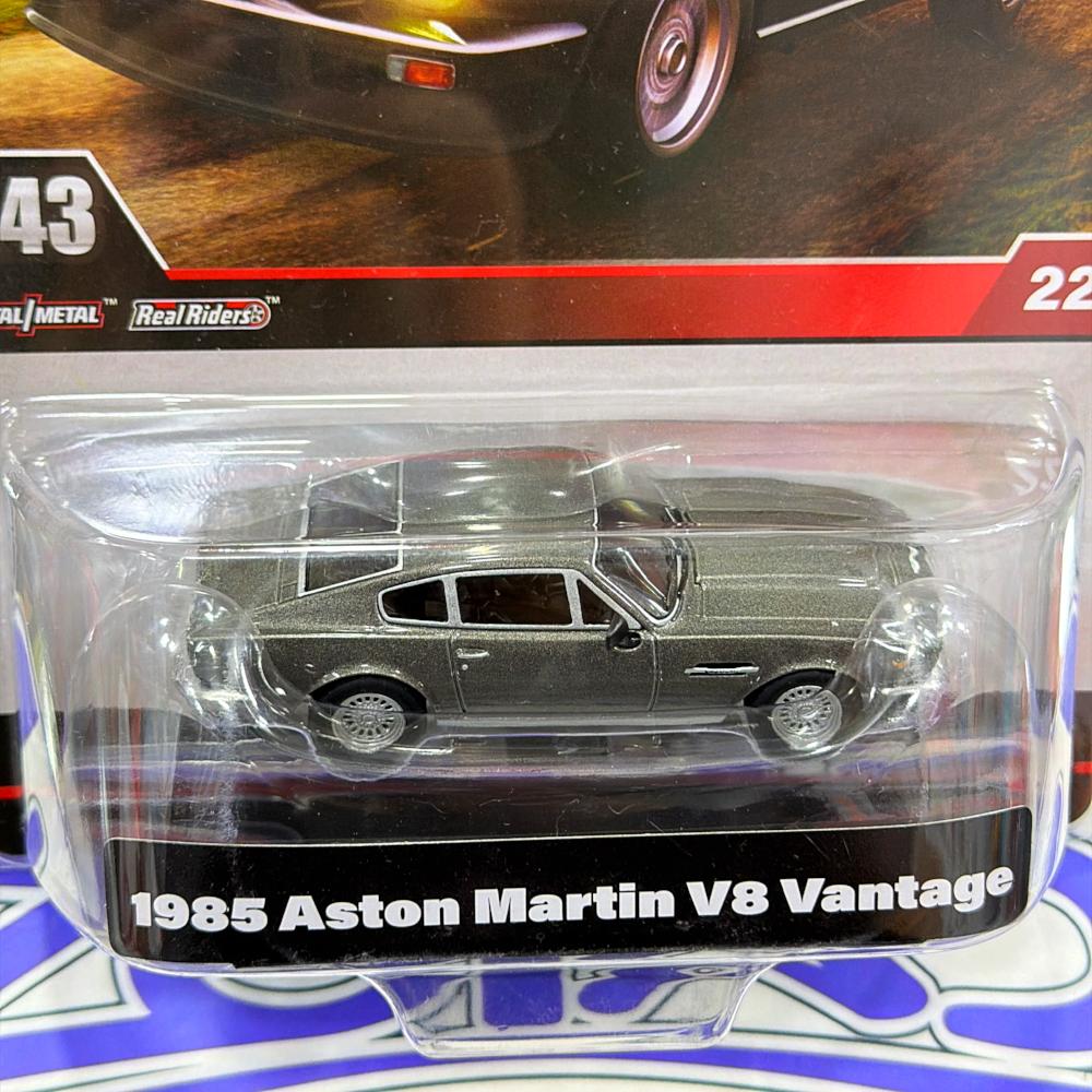 HWT12 ASTON MARTIN V8 VANTAGE