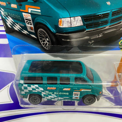 HYY22 DODGE VAN