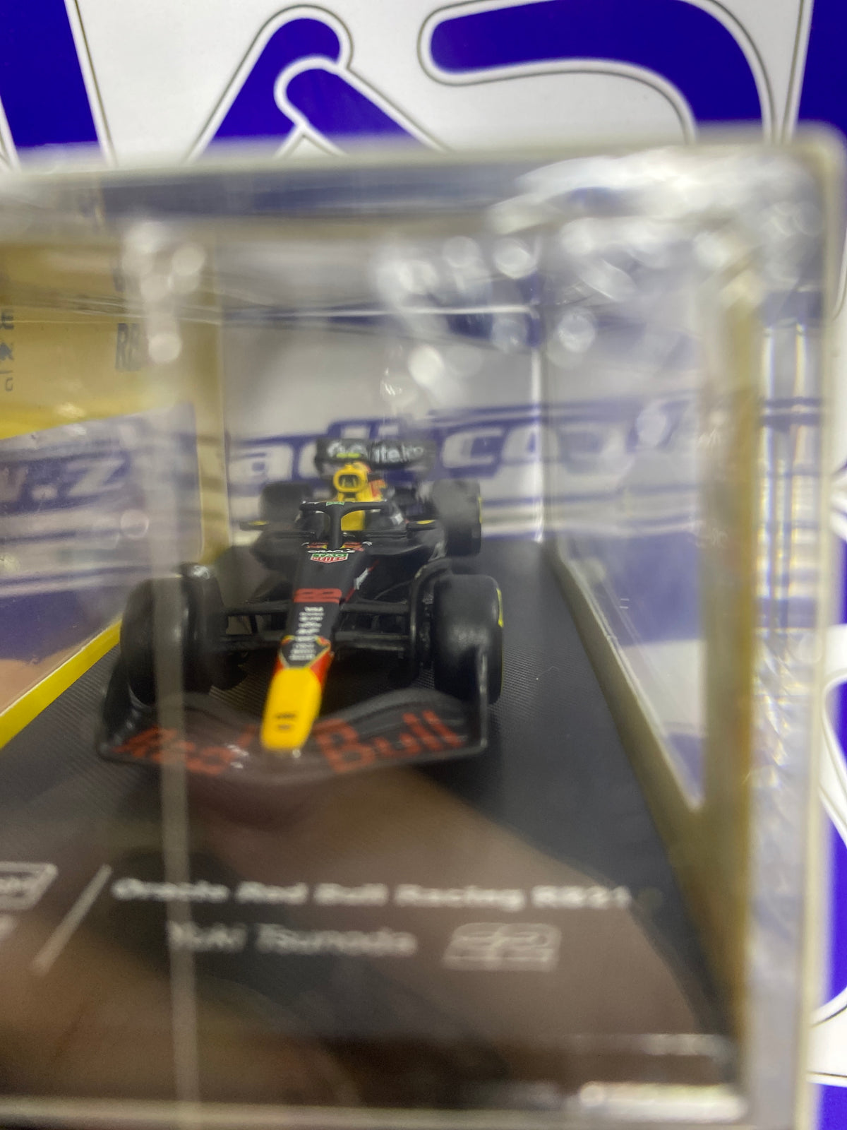 1/64 RB21 YUKI TSUNODA RED BULL F1 #22 (ACRILICO)