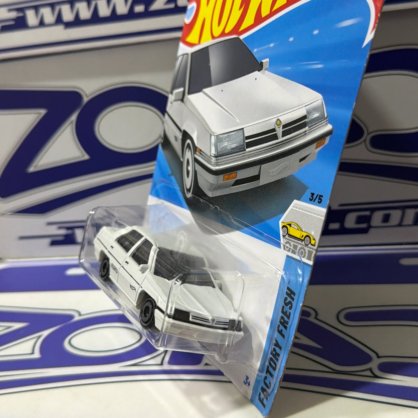 Hot Wheels PROTÓN SAGA tienda Zoladi