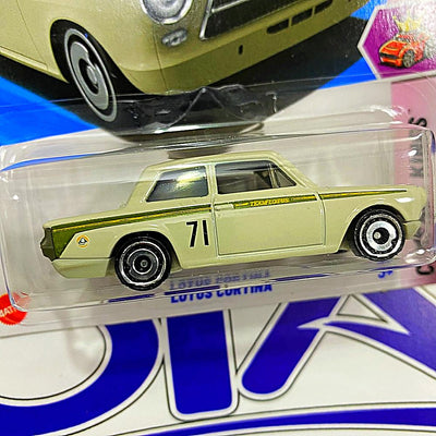 HYW46 LOTUS CORTINA