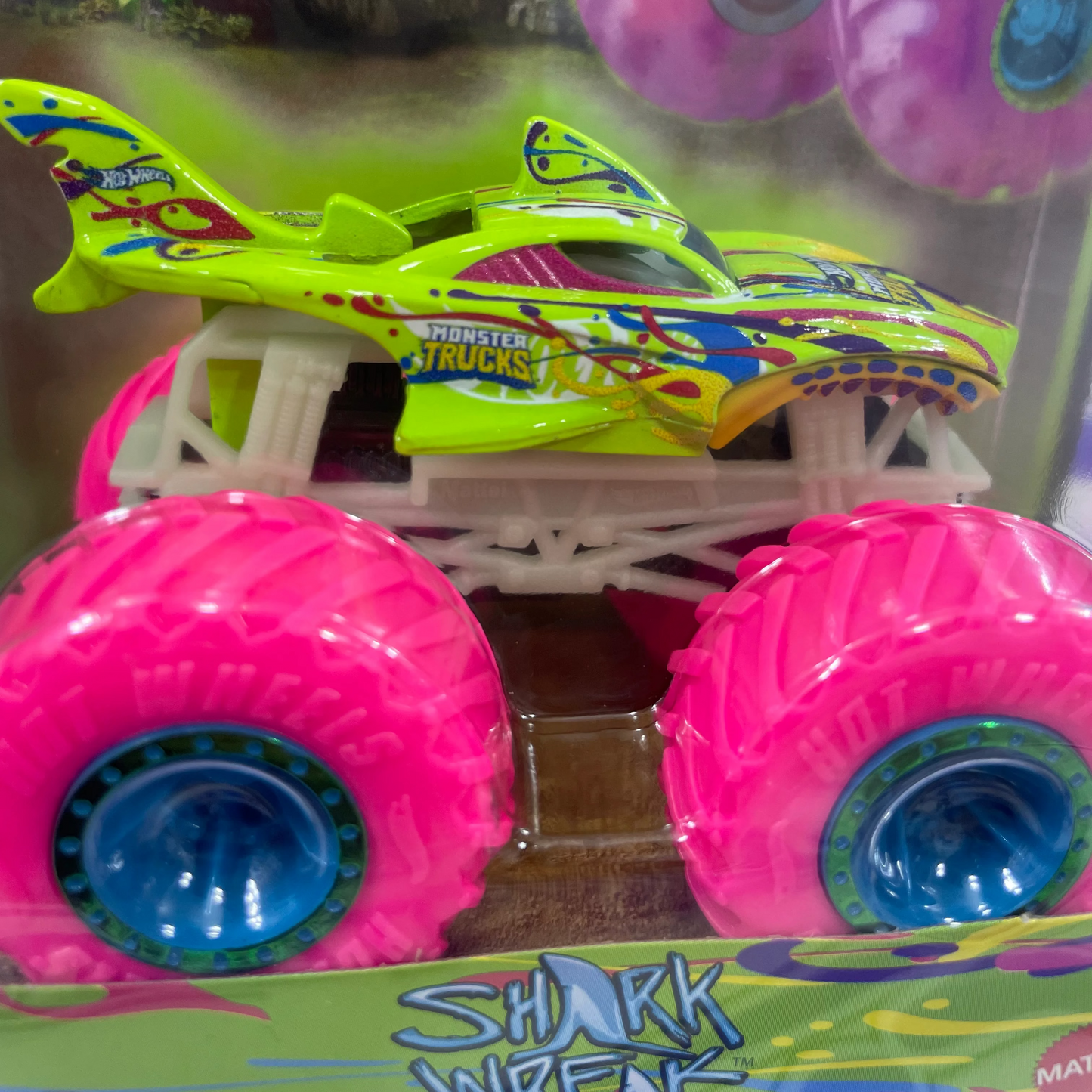 HWC86 SHARK WREAK