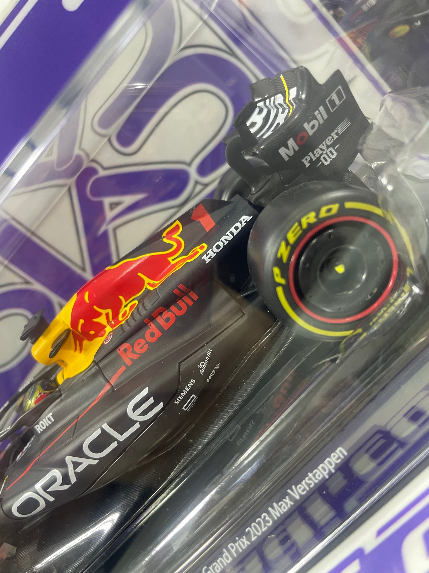 02509 02415 1/24 RB19 MAX VERSTAPPEN F1 ACRILICO C/ CASCO