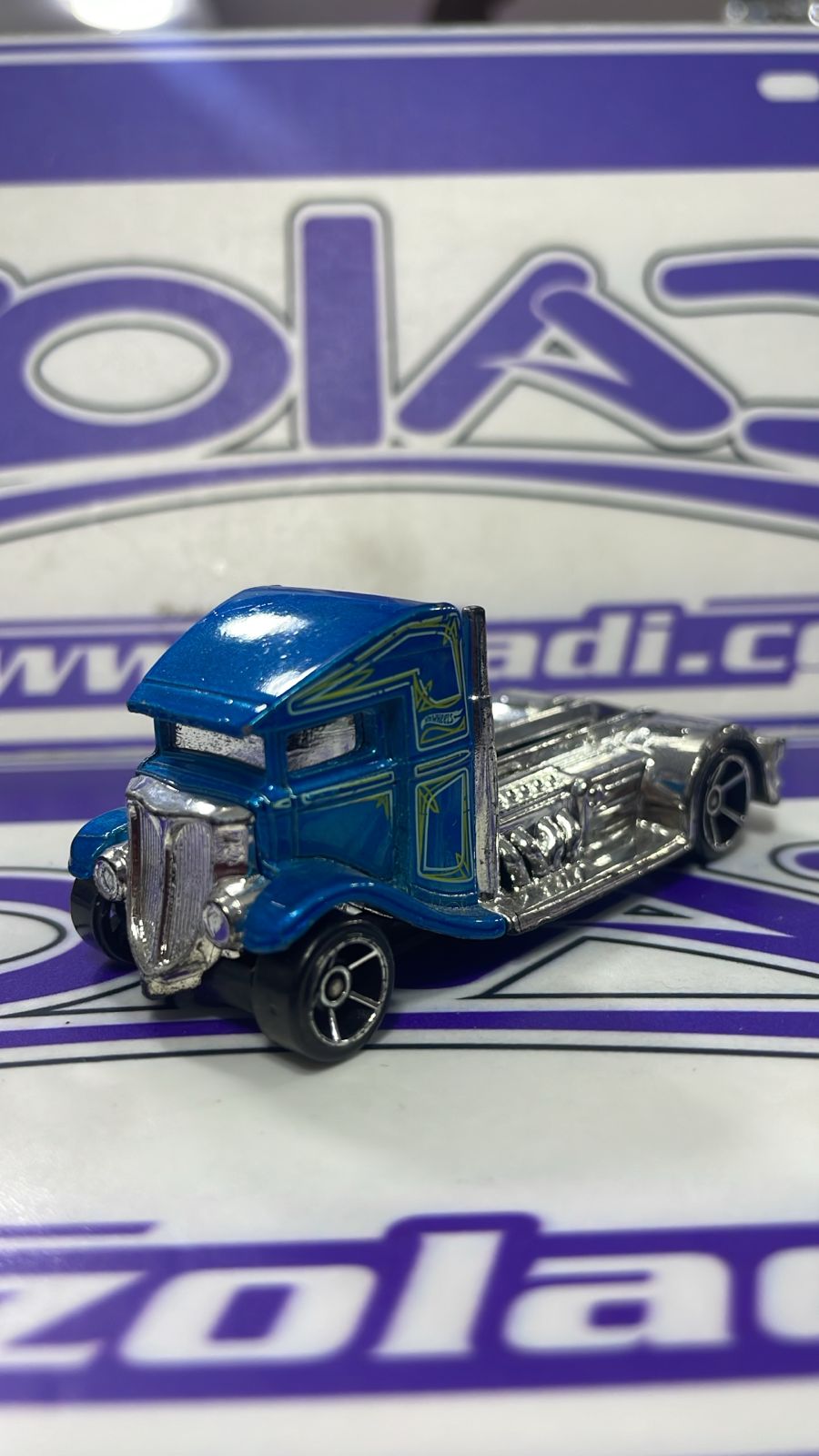 FAST BED HAULER - Hot Wheels - Zoladi Perú