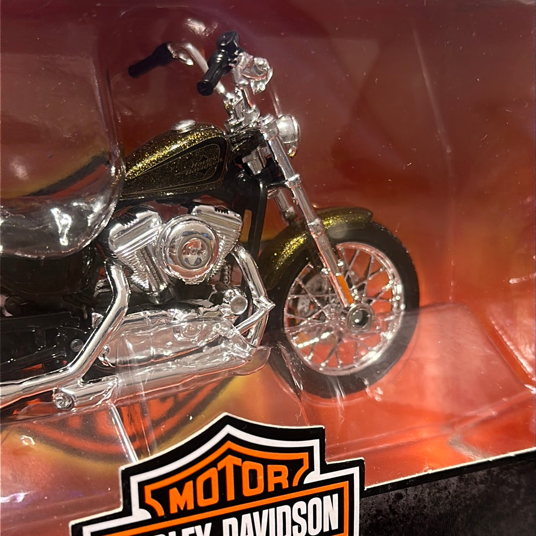 Maisto Harley Davidson M10 Golden