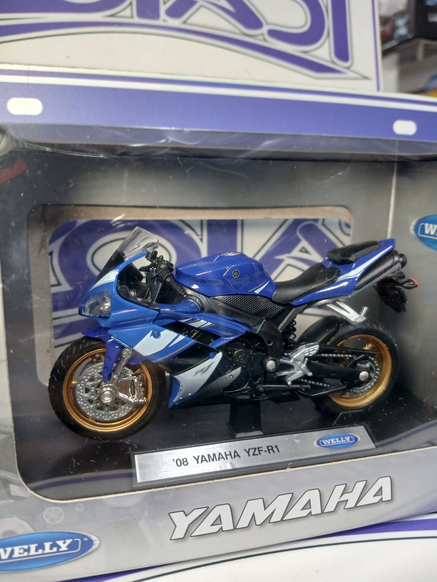 12806 YAMAHA YZF-R1 1/18