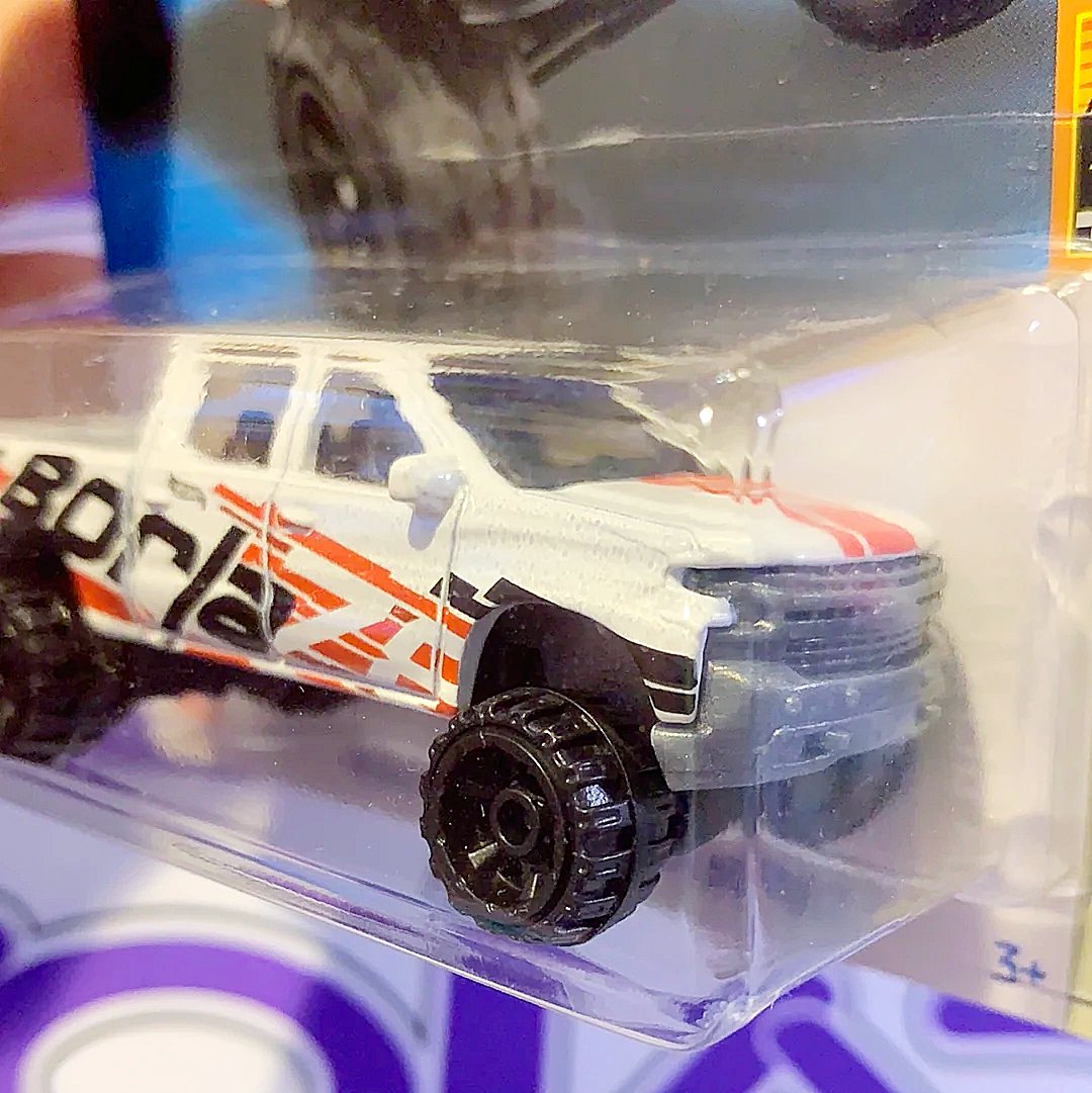 HCW64 19 CHEVY SILVERADO TRAIL BOSS