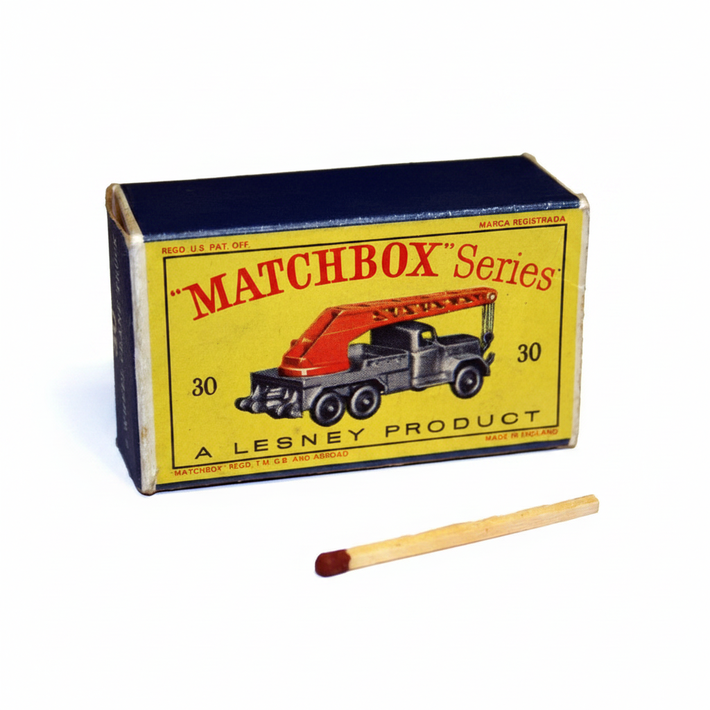 Matchbox de la era Lesney junto a un Hot Wheels redline enfrentados sobre fondo oscuro, Zoladi Perú