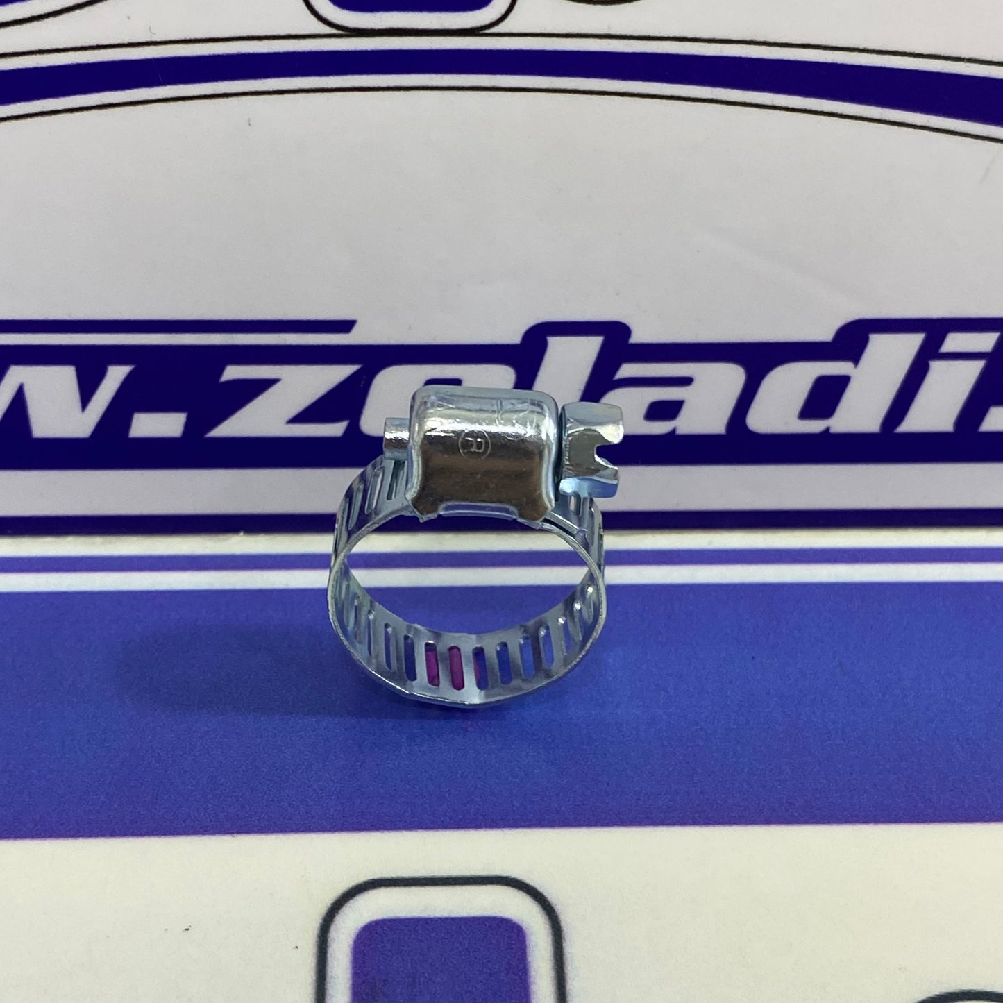 ABRAZADERA DE METAL PARA MANGUERA Y TUBERIA 3/4”