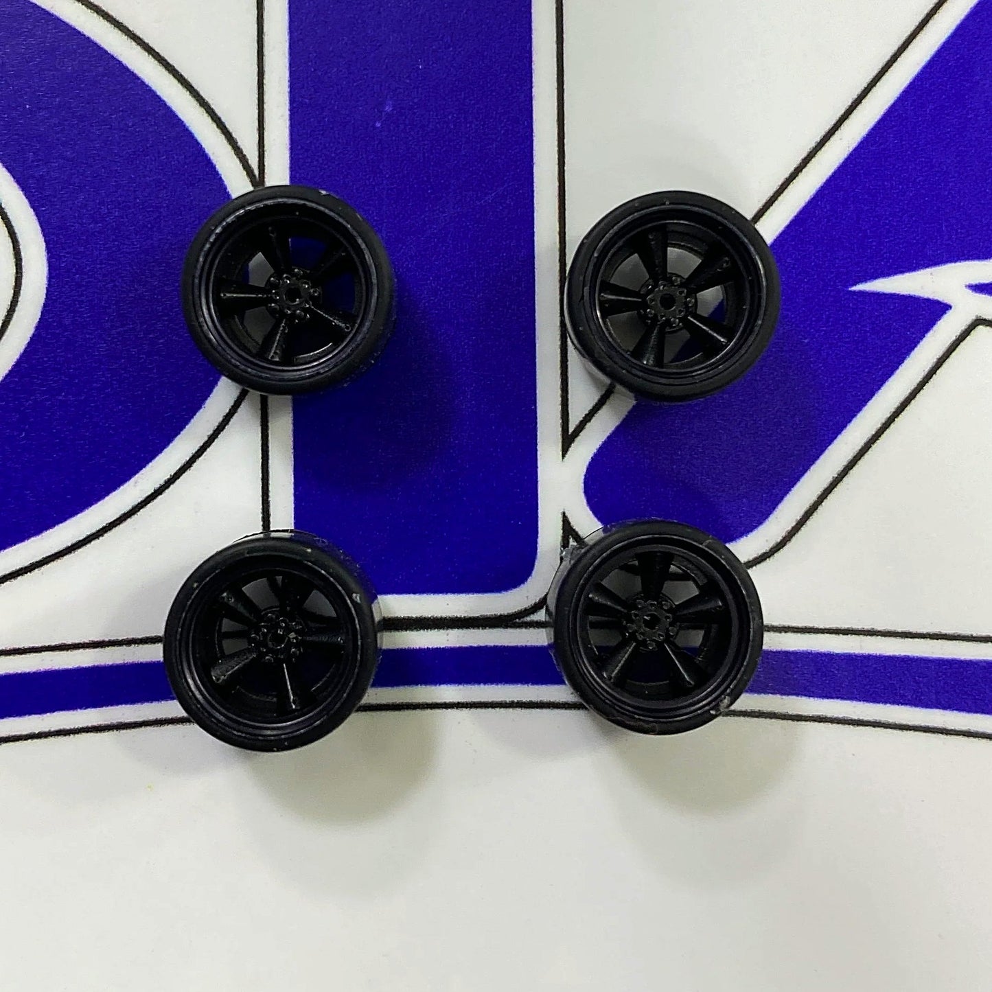 KURO ZOKU SET DE 4 LLANTAS PHANTON BLACK