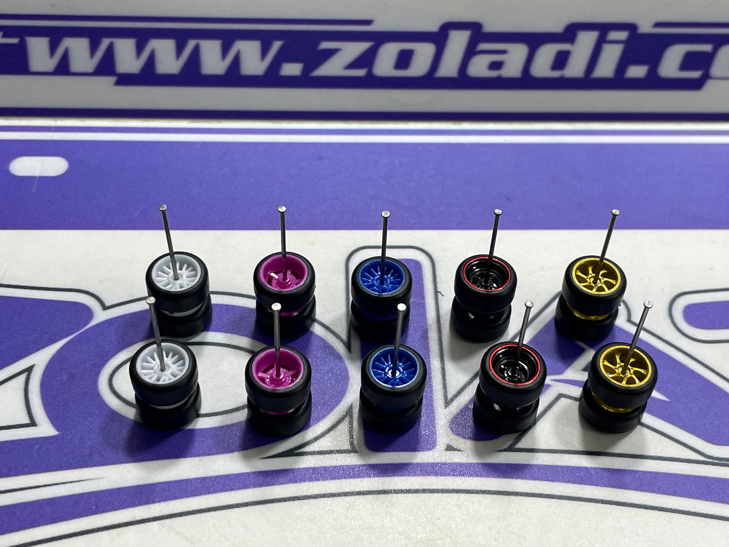 SET DE 4 LLANTAS DE GOMA