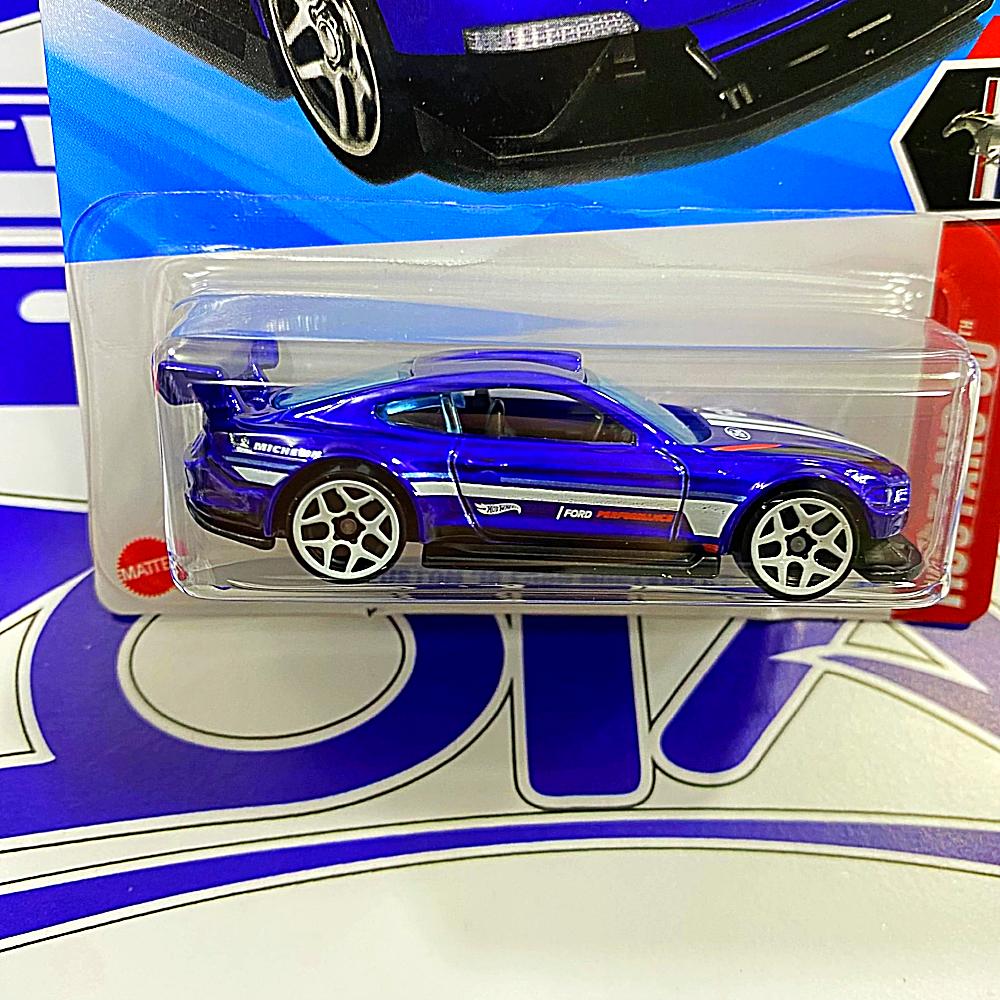 HYY94 CUSTOM 18 FORD MUSTANG GT