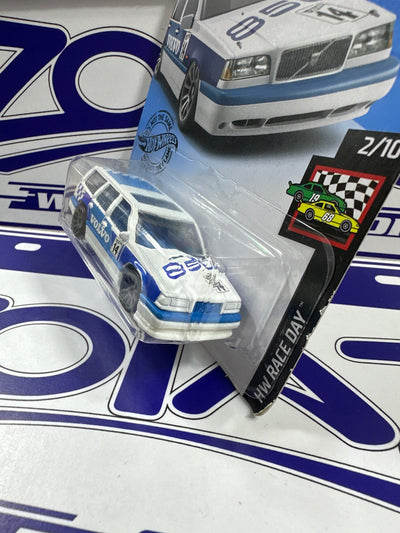 GHB52 Volvo Hotwheels