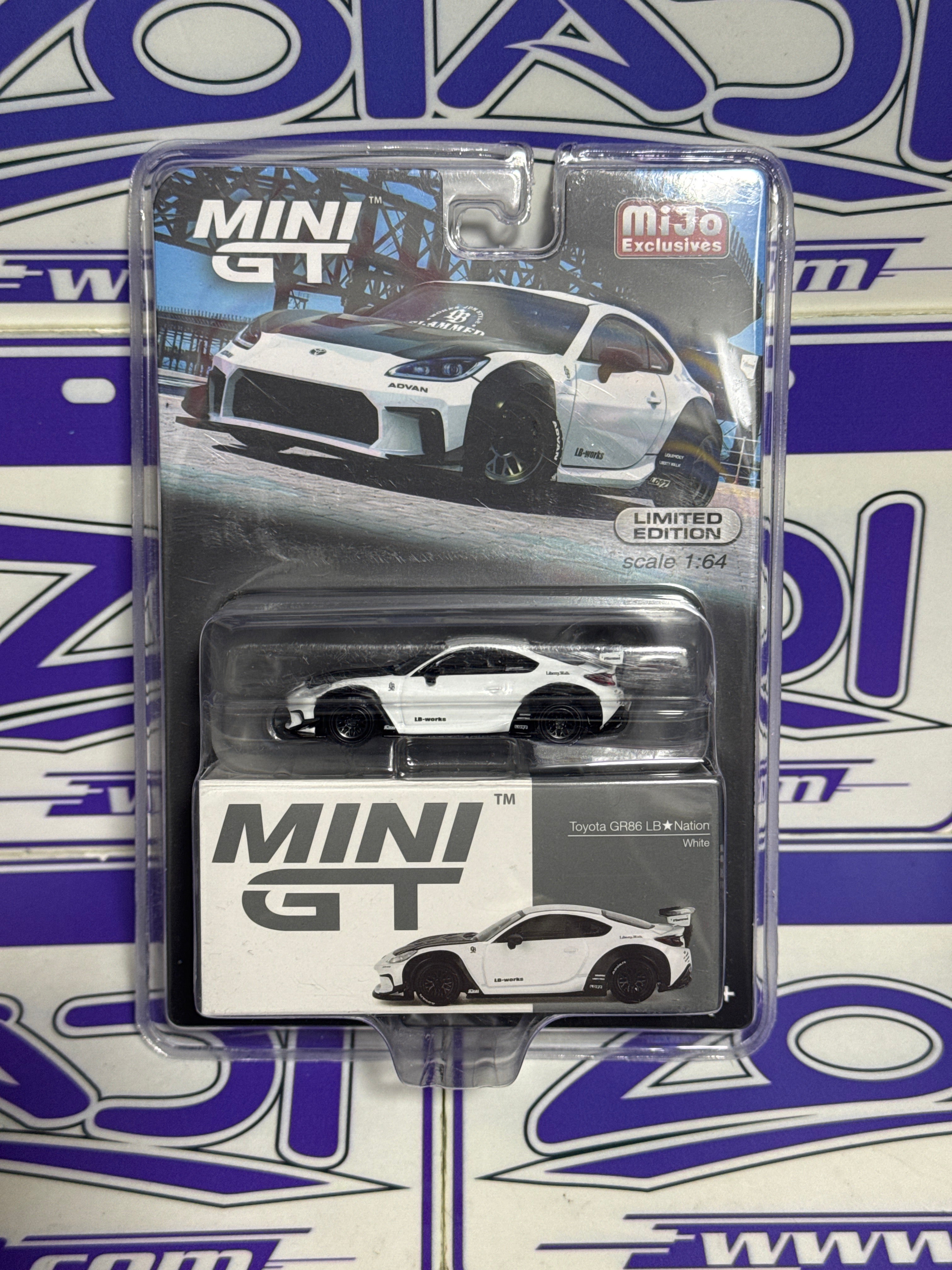 MINI GT 769 TOYOTA GR86 LBWK Mini GT 1/64 | Zoladi