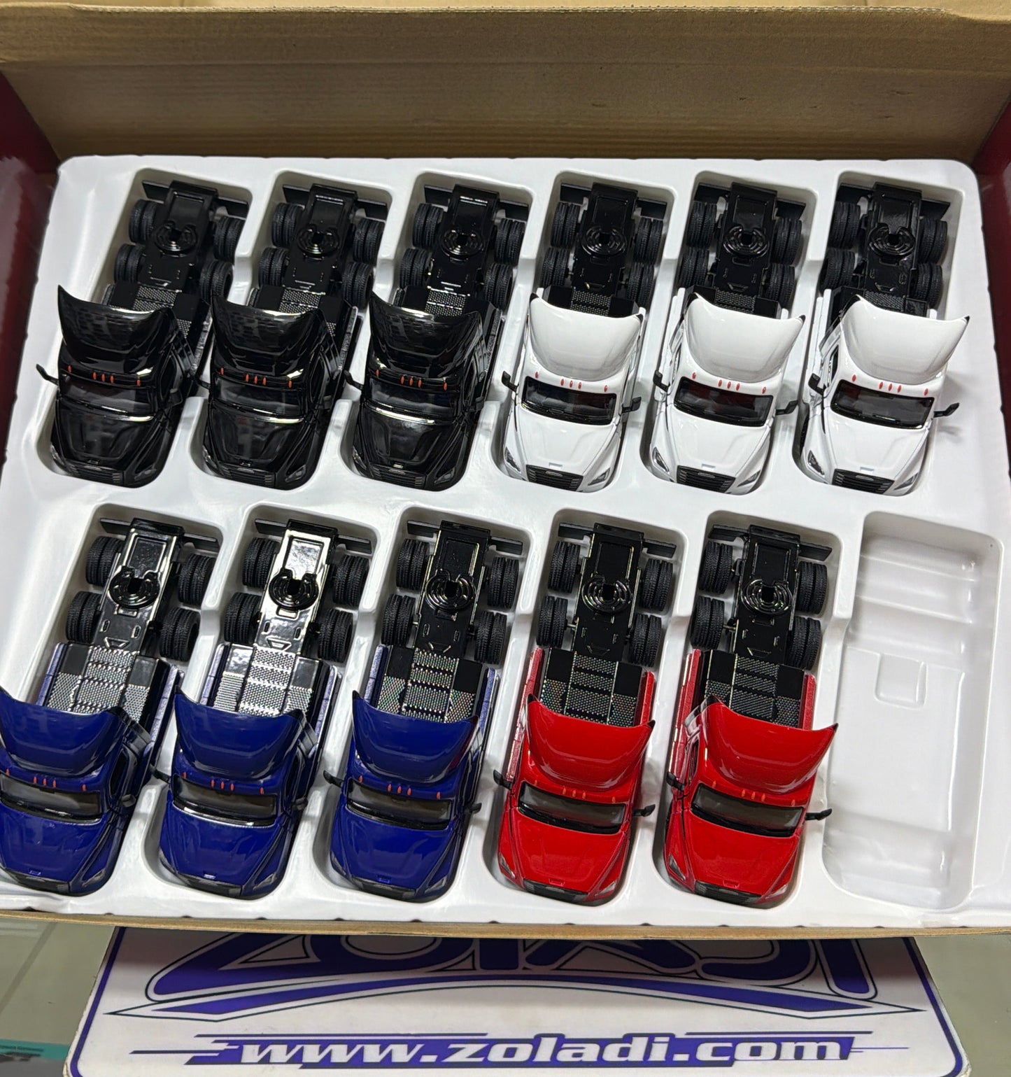 SU FREIGHTLINER CASCADIA 1/62 KINSMART