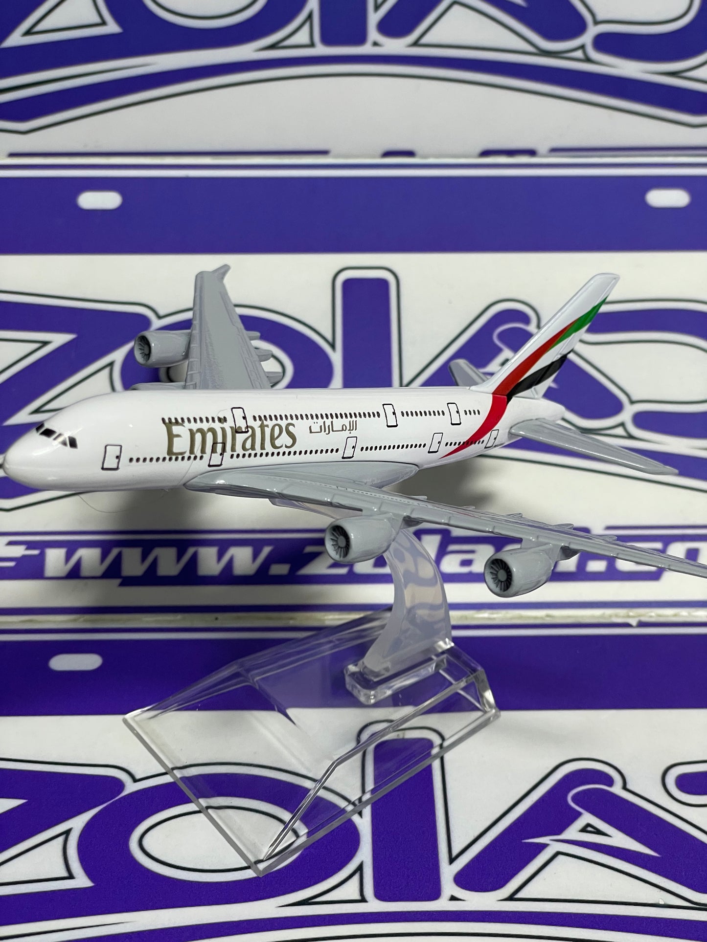 AVIÓN EMIRATES