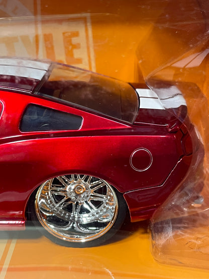 92205 1/24 2010 FORD MUSTANG GT