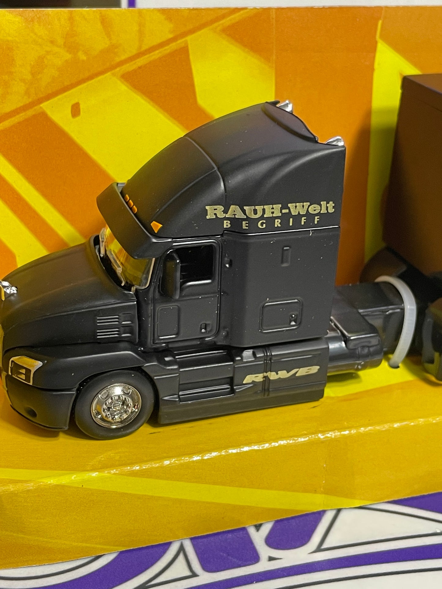 12418 Custom hauler Mack