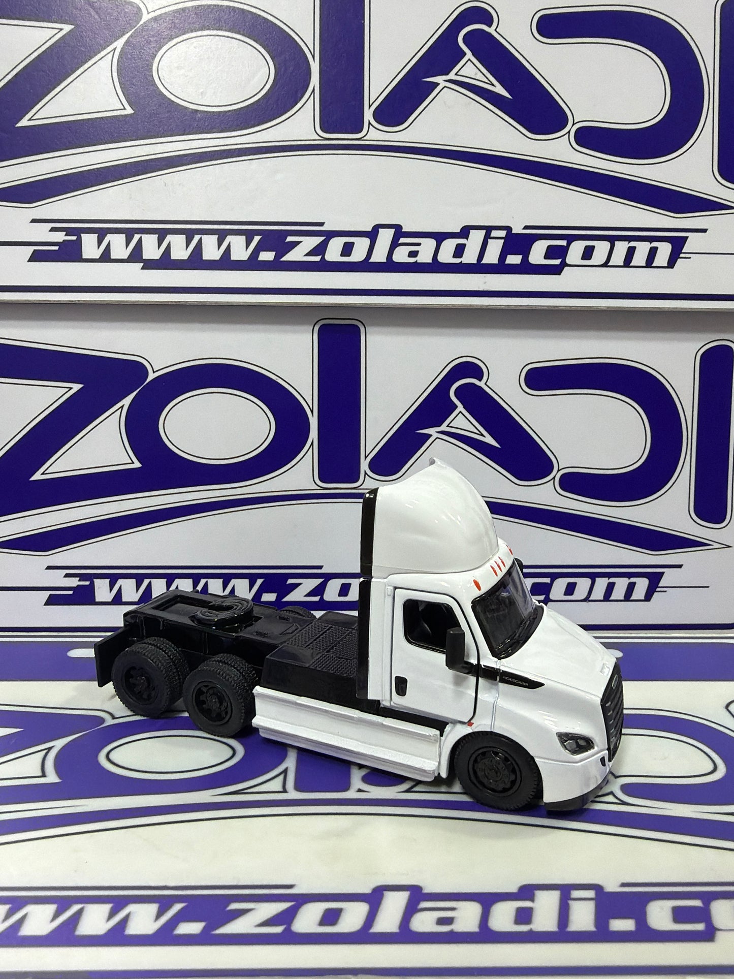 SU FREIGHTLINER CASCADIA 1/62 KINSMART