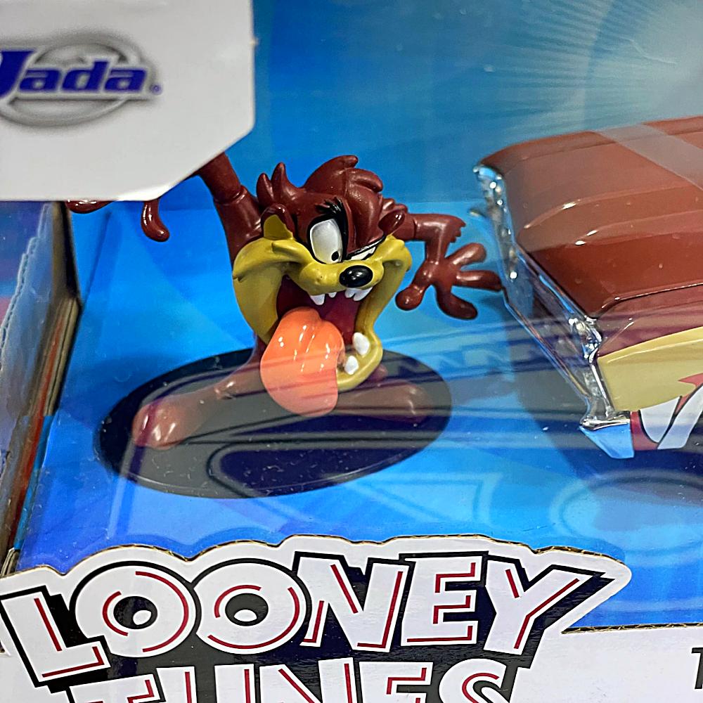 35130  1/24 TASMANIAN DEVIL & 1967 CHEVROLET EL CAMINO