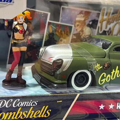 30456 HARLEY QUINN & 1951 MERCURY