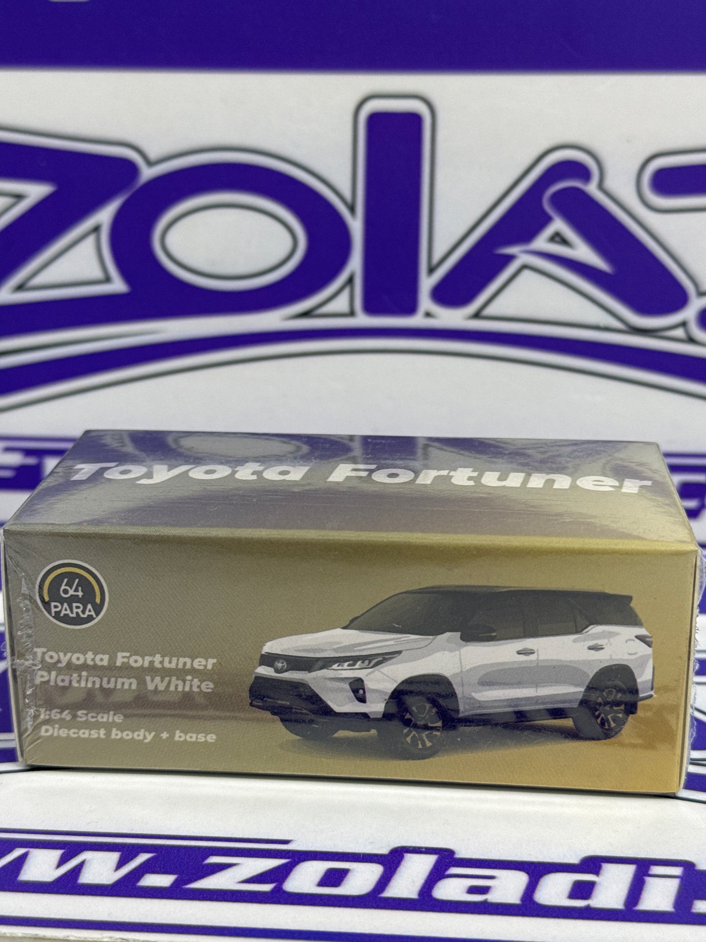 TOYOTA FORTUNER PLATINUM WHITE PARA64