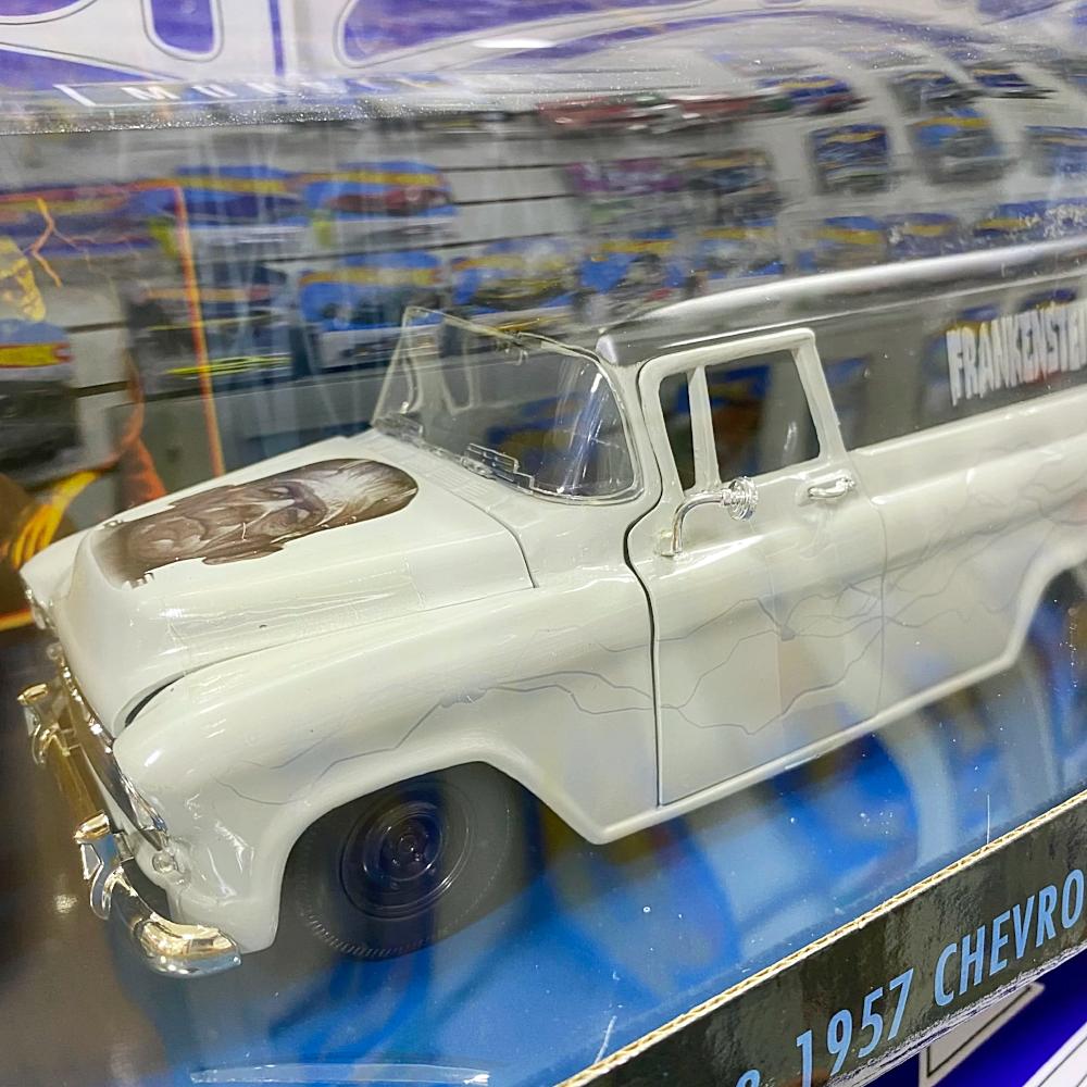 32191 1/24 FRANKENSTEIN & 1957 CHEVROLET SUBURBAN