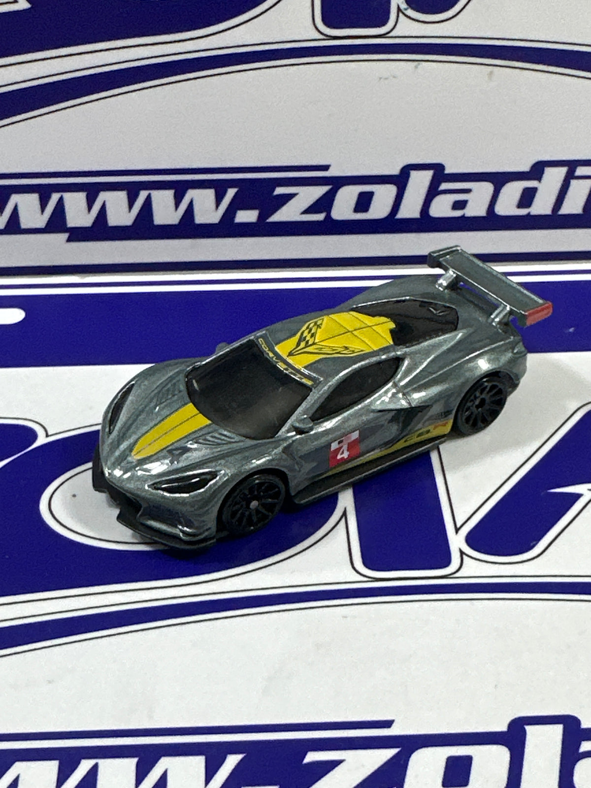 SU CORVETTE C8.R