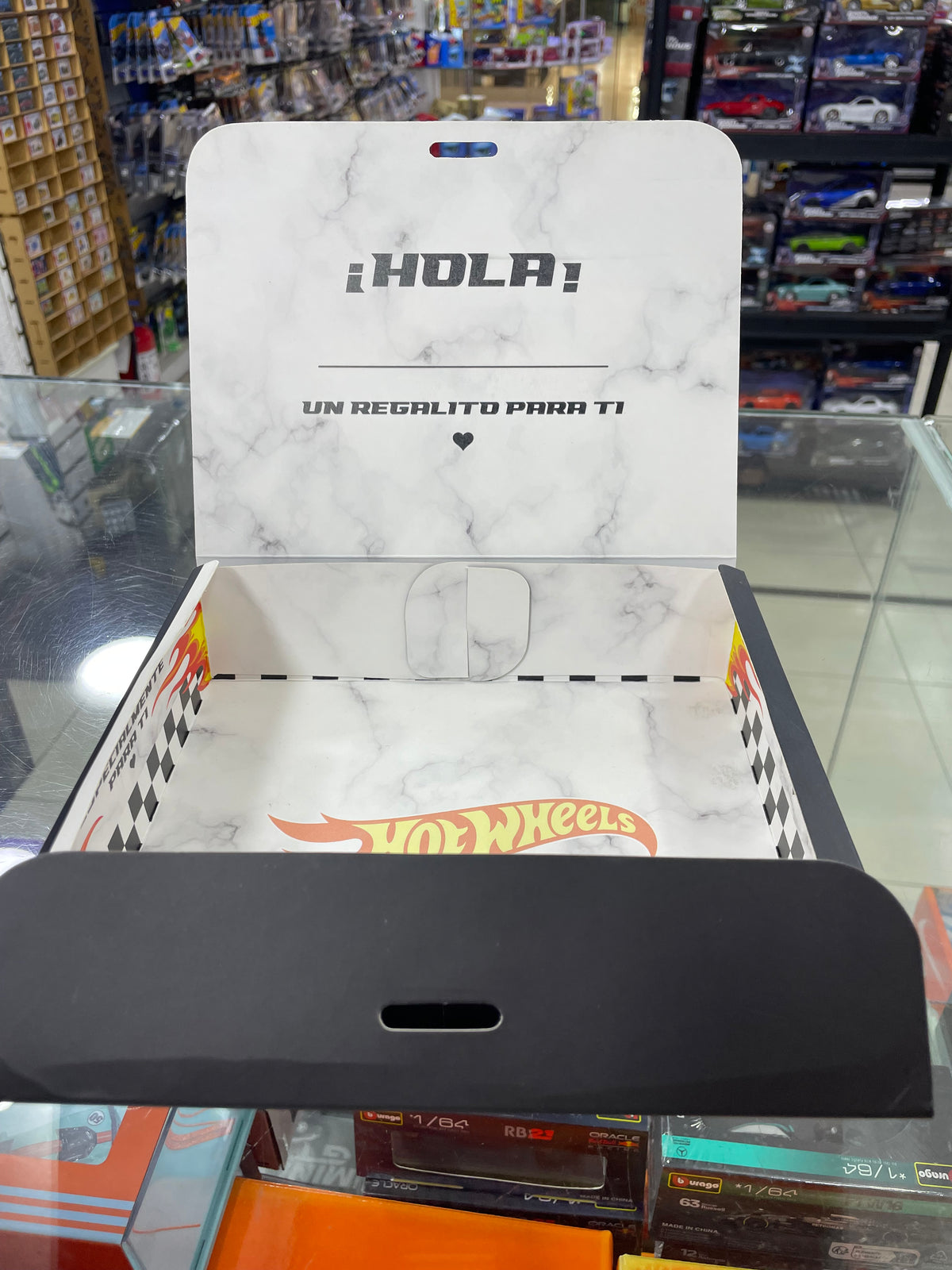 CAJA DE REGALO HOTWHEELS 30 SEPT 20x20