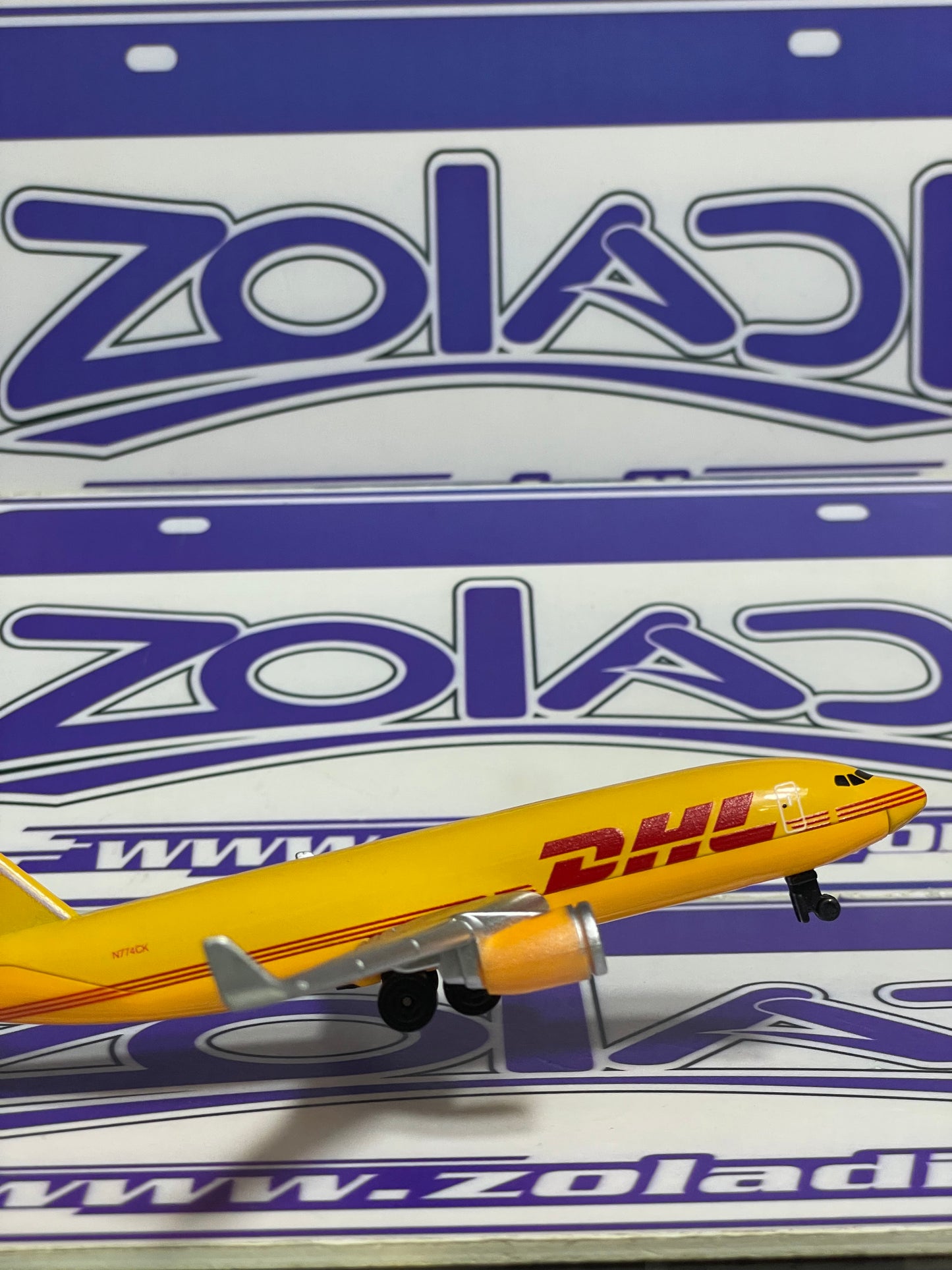 AVIÓN DHL