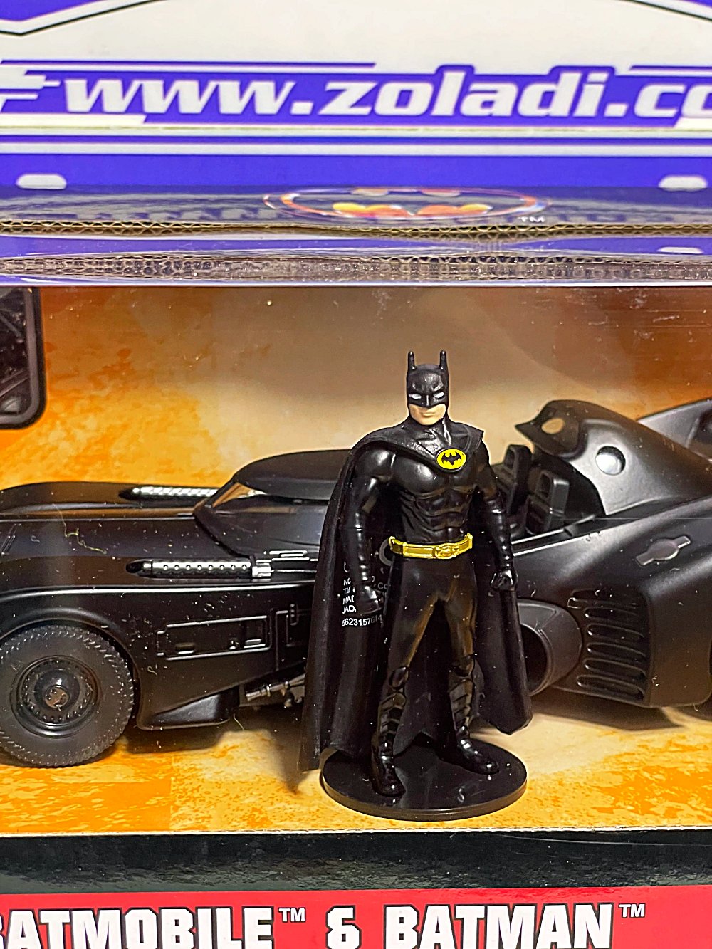 98260 1/24 BATMOBILE & BATMAN