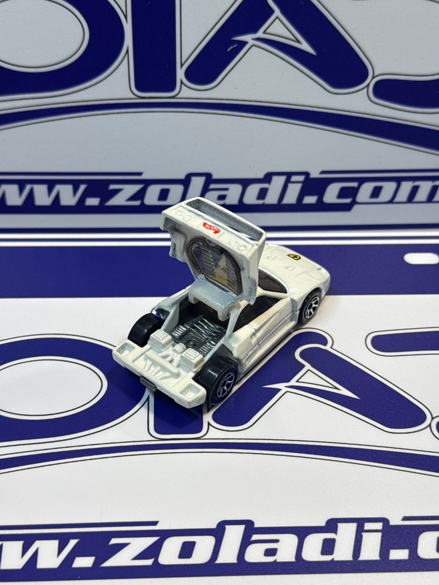 SU FERRARI F40 HOTWHEELS