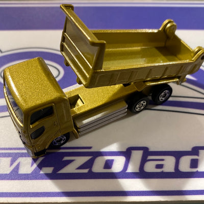 101 ISUZU GIGA DUMP TRUCK TAKARA TOMY