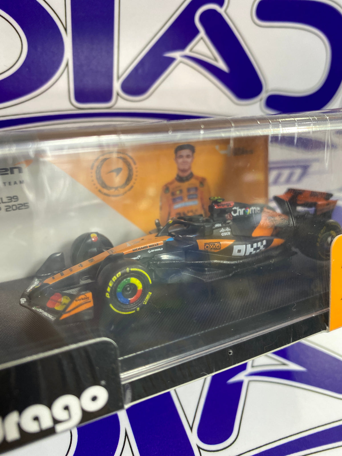 1/64 LANDO NORRIS #4 MCLAREN MCL29 2025 ( ACRILICO)
