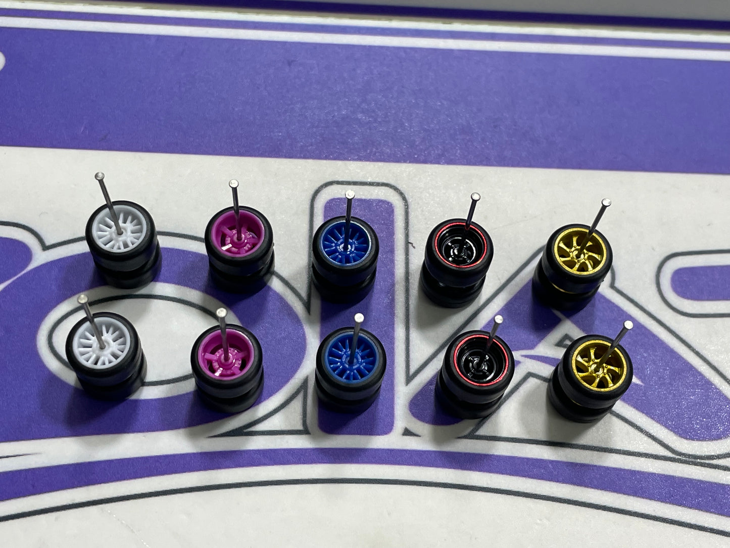 SET DE 4 LLANTAS DE GOMA