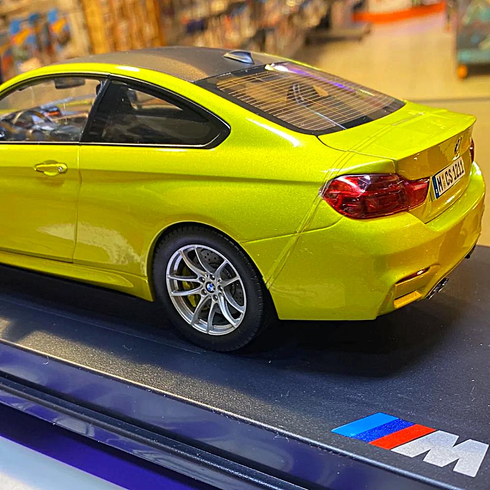 BMW M4 COUPÉ 1/18