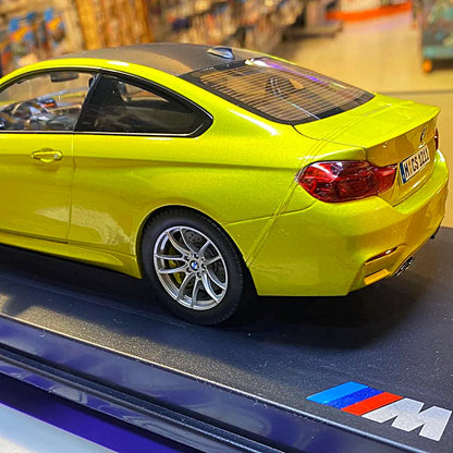 BMW M4 COUPÉ 1/18