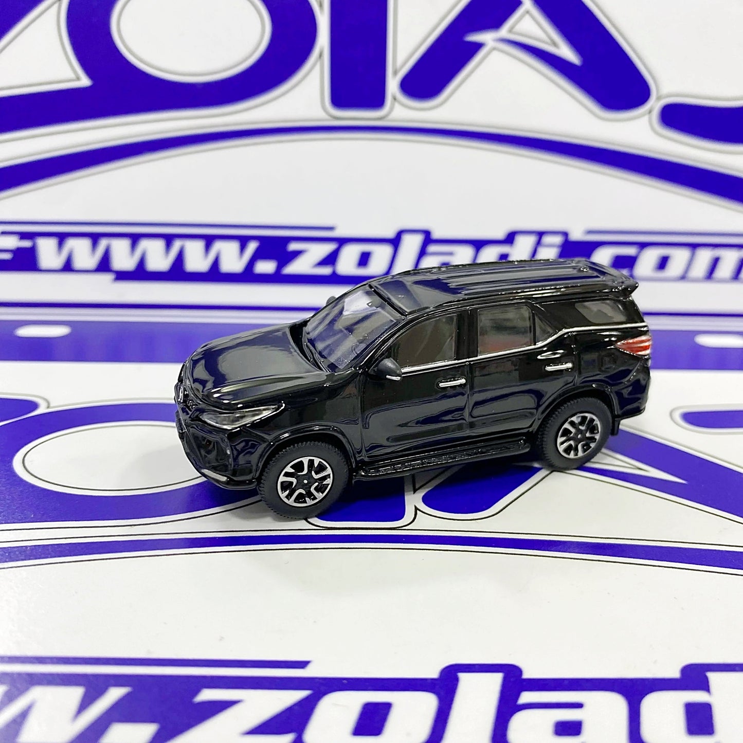 TOYOTA FORTUNER BLACK PARA64