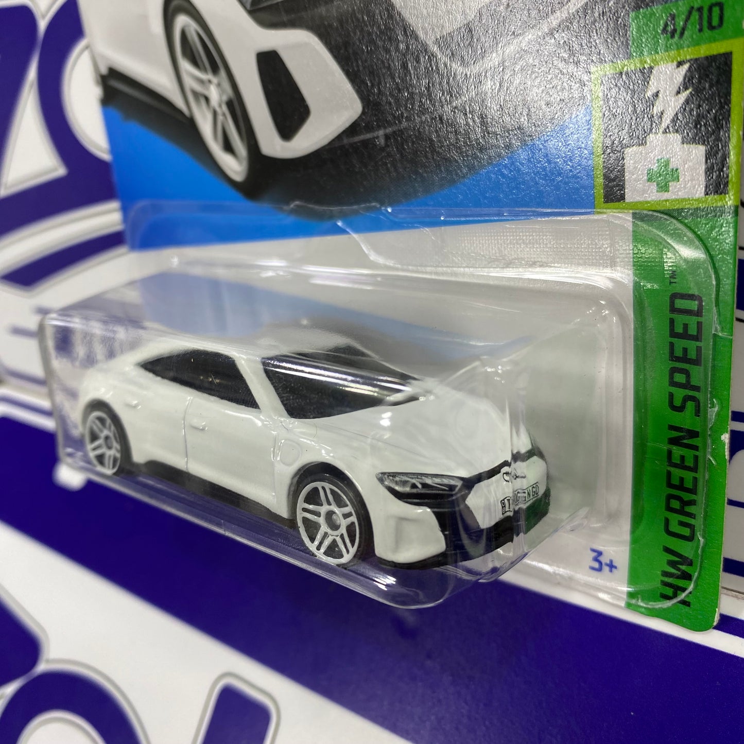 HTB81 AUDI RS E TRON