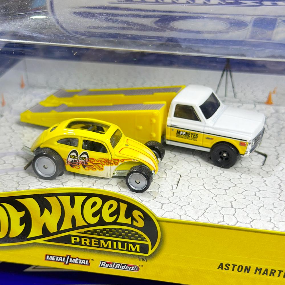 JHW45 DIORAMA MOONEYES FORD VOLKSWAGEN BEETLE ASTON MARTIN DB4GT Y CHEVY RAMP TRUCK