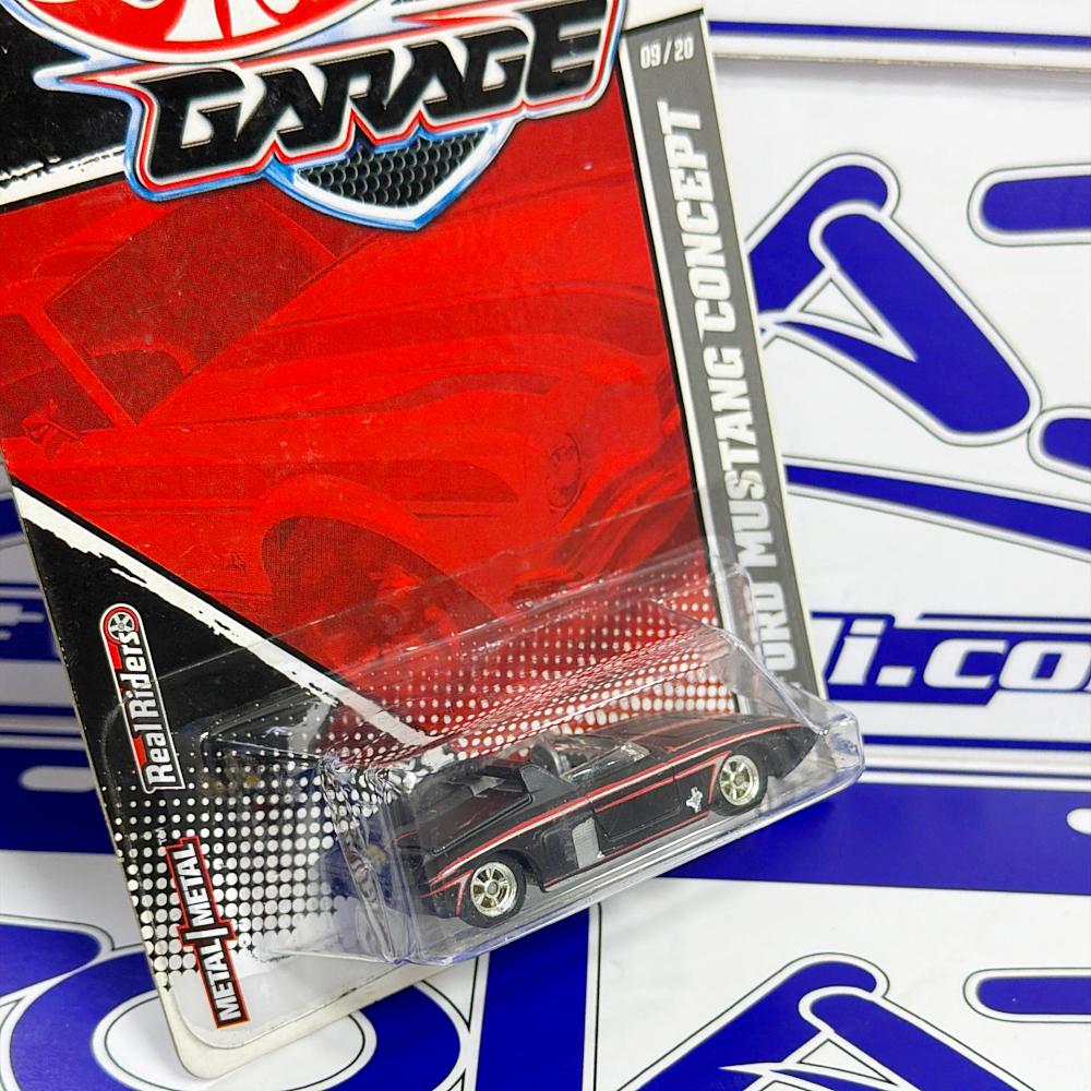 T8270 62 FORD MUSTANG CONCEPT HOTWHEELS GARAGE