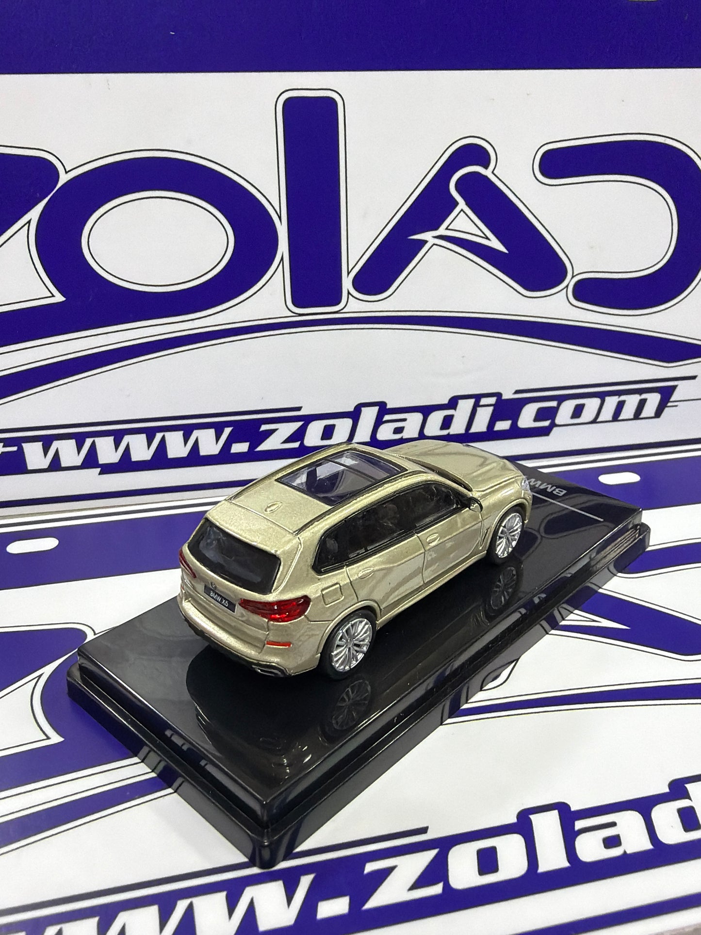 BMW X5 2018 1/64 PARA64