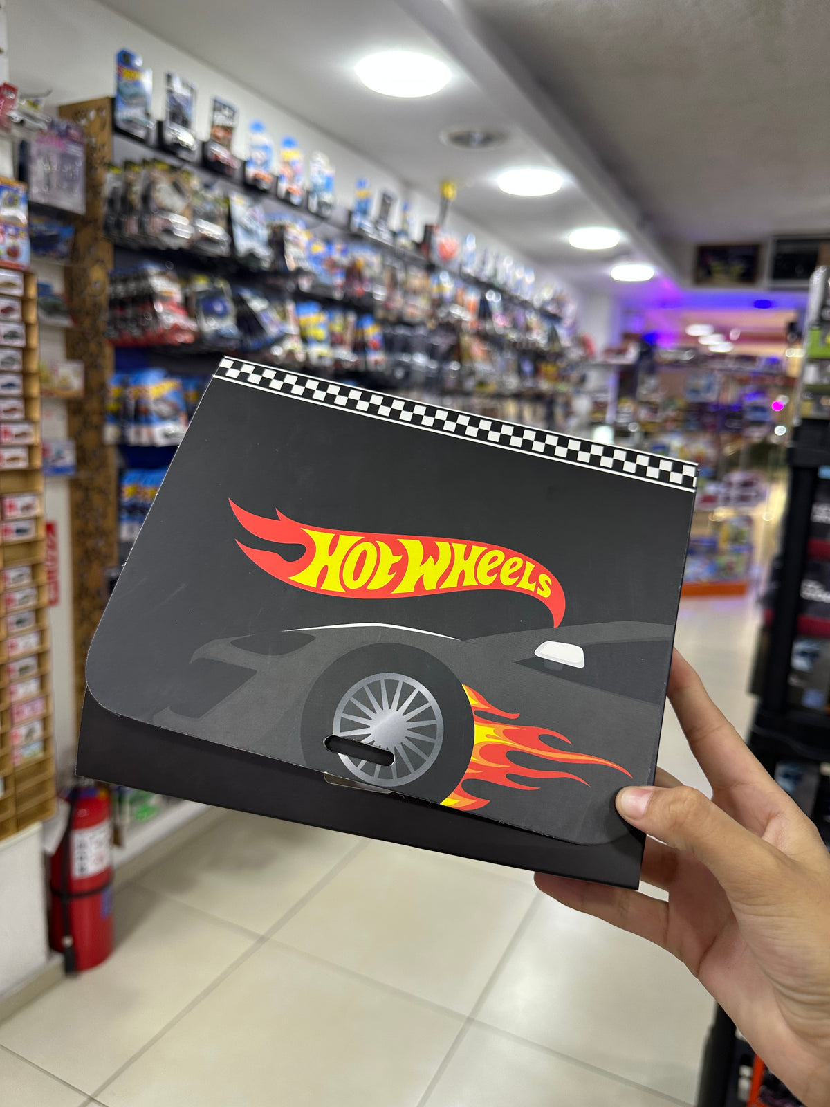 CAJA DE REGALO HOTWHEELS 30 SEPT 20x20