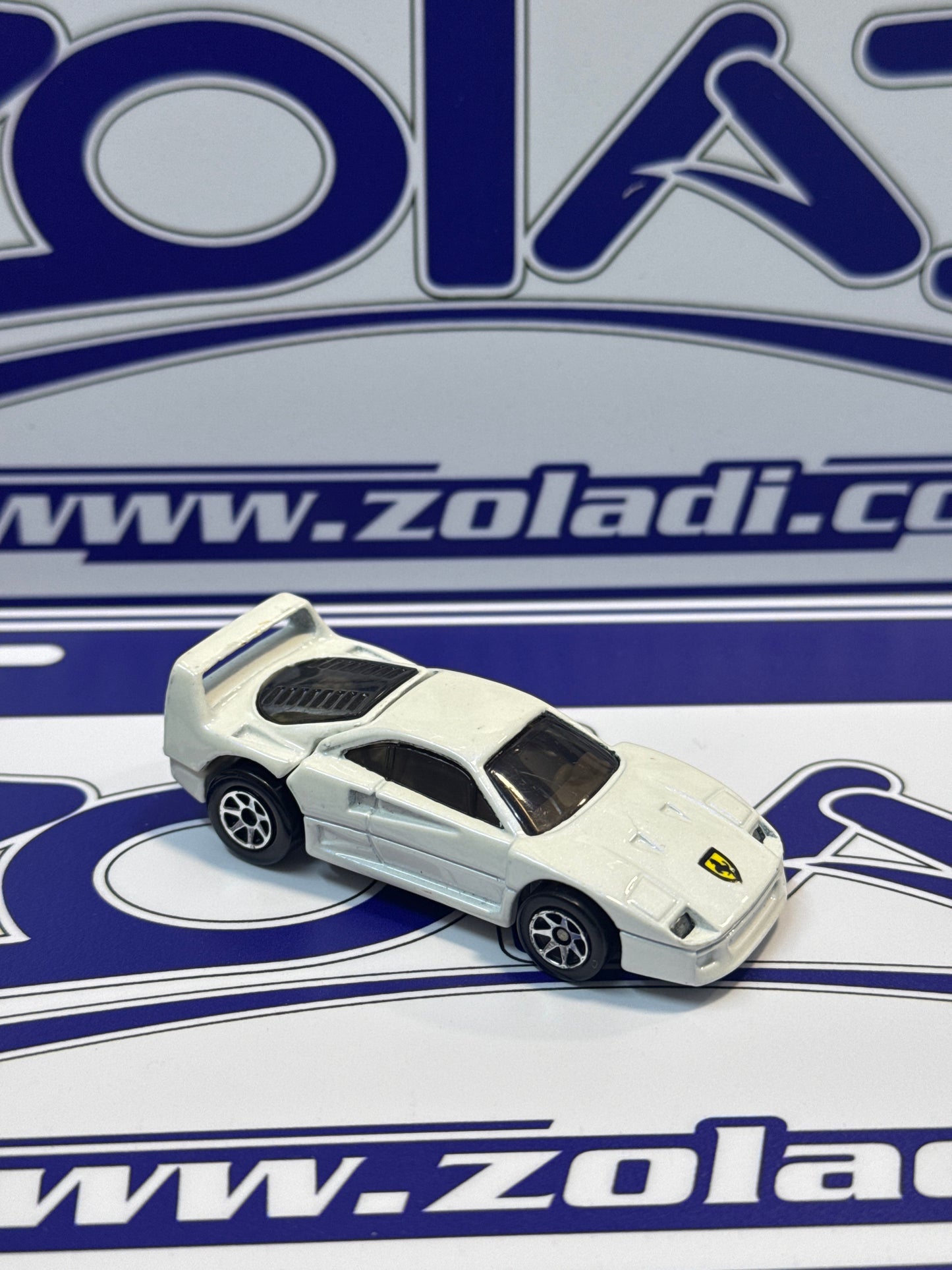 SU FERRARI F40 HOTWHEELS