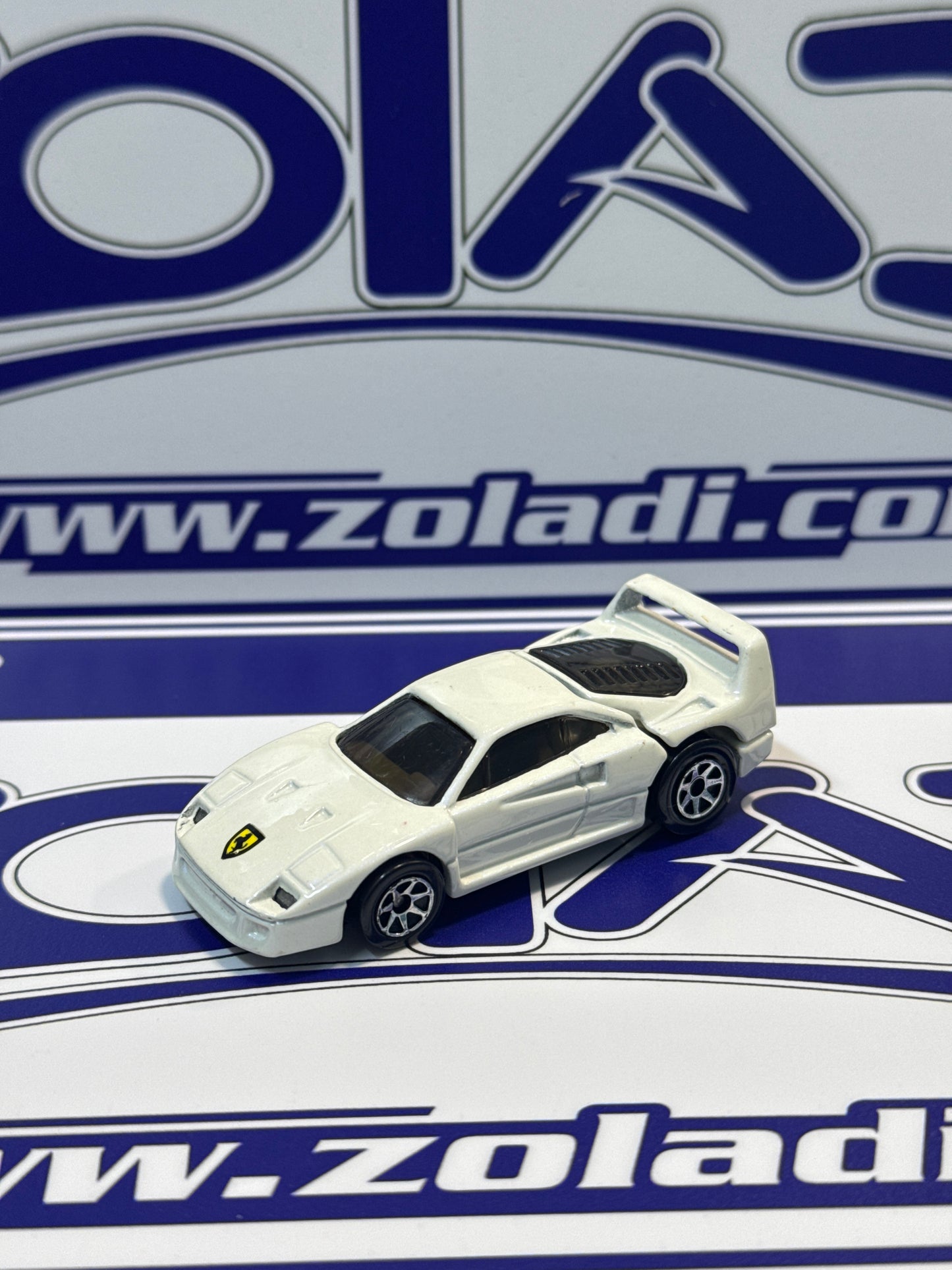 SU FERRARI F40 HOTWHEELS
